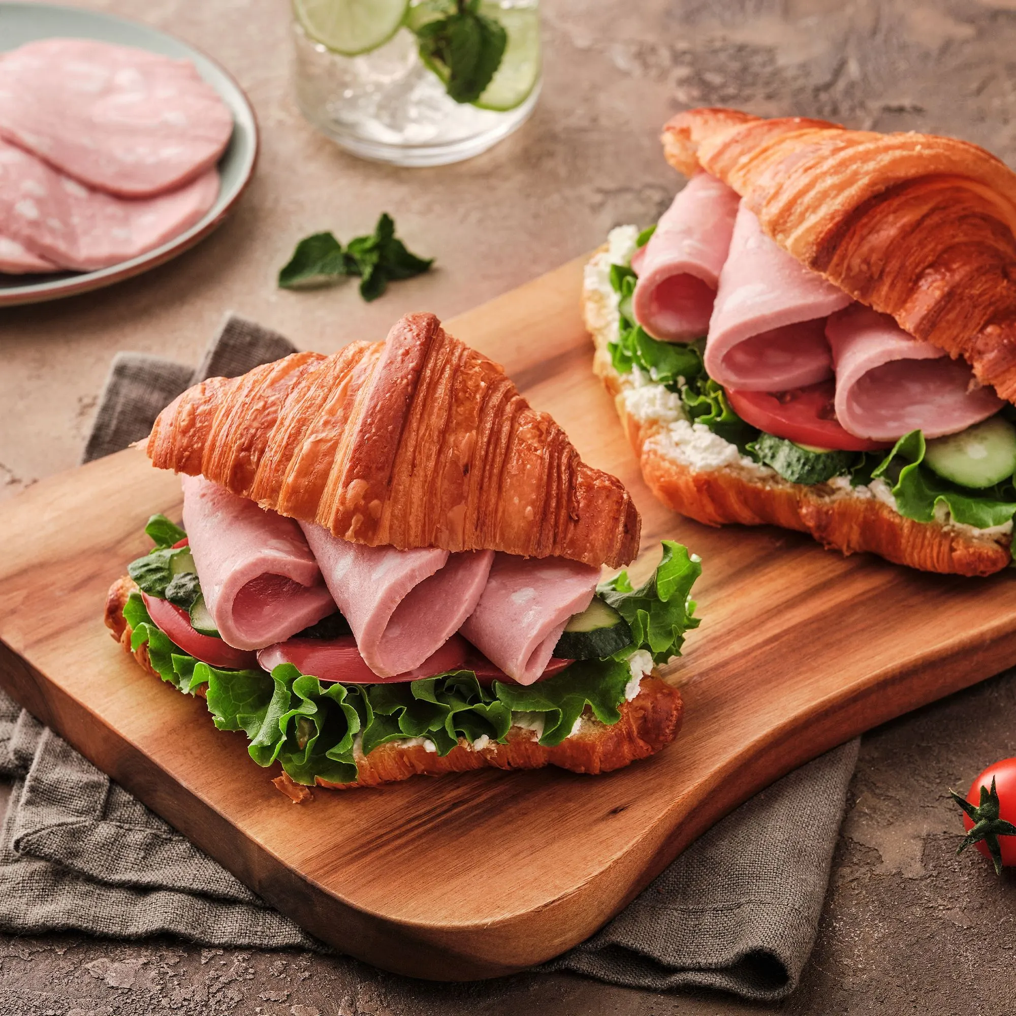 ЗАВТРАК С КОЛБАСОЙ: БЫСТРЫЕ И ВКУСНЫЕ ИДЕИ НА КАЖДЫЙ ДЕНЬ